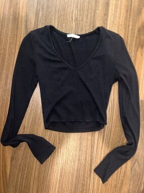 Timing Black V-Neck Long Sleeve Cropped Top